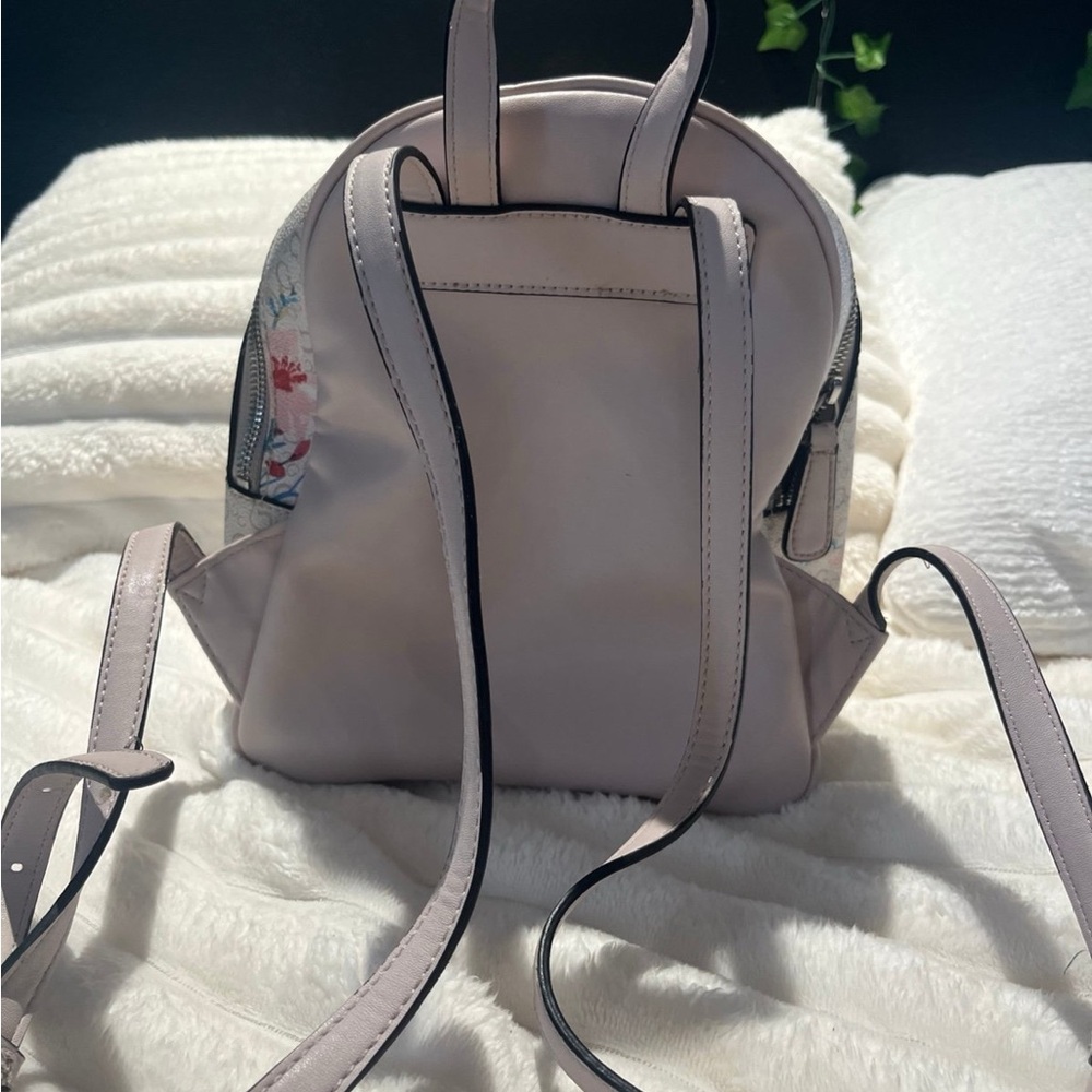Guess Floral Patterned White Mini-Backpack - image 2